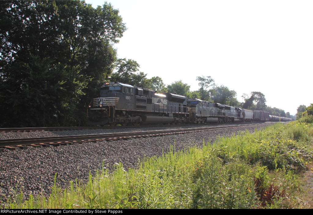 NS 1150 heads a westbound train